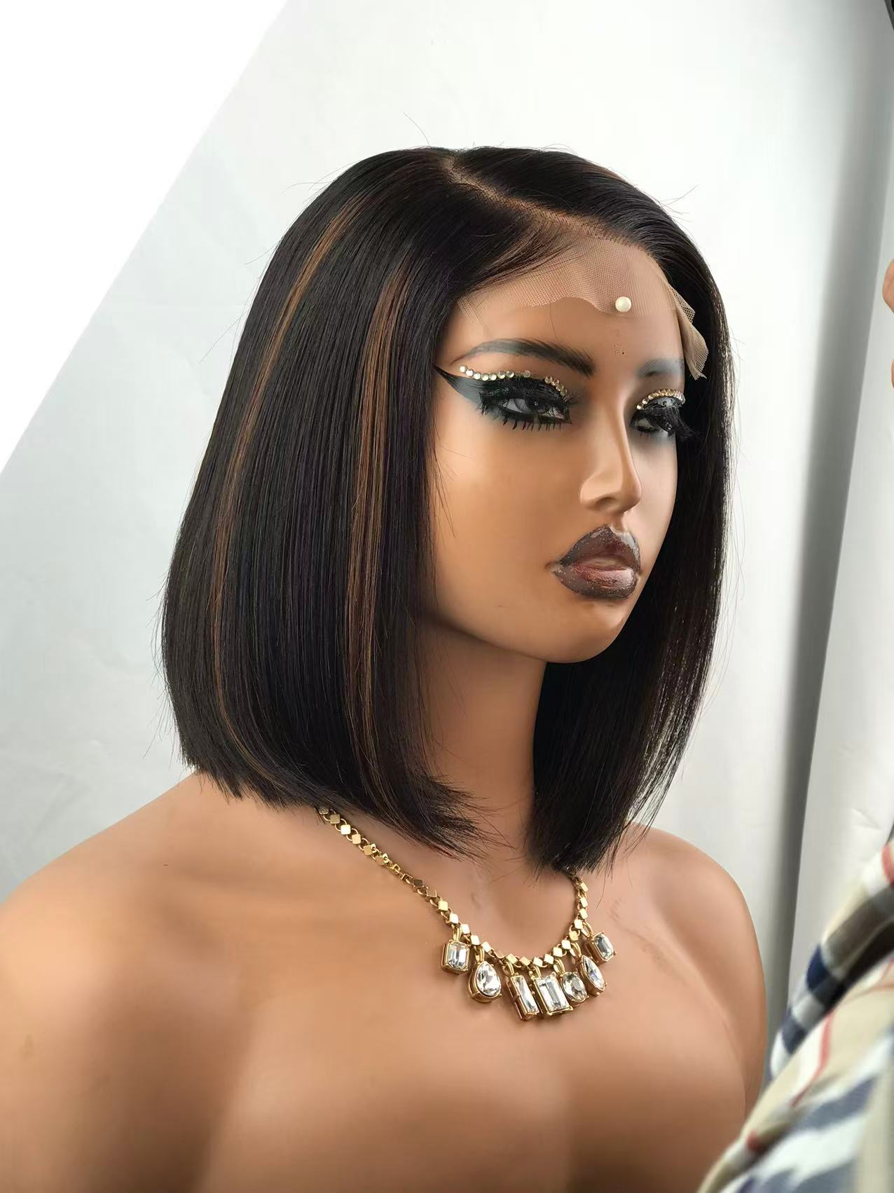 Super Natural Hairline Silky Blunt Cut Bob Glueless 5x5 Closure Lace Wig (10, 12 inch)
